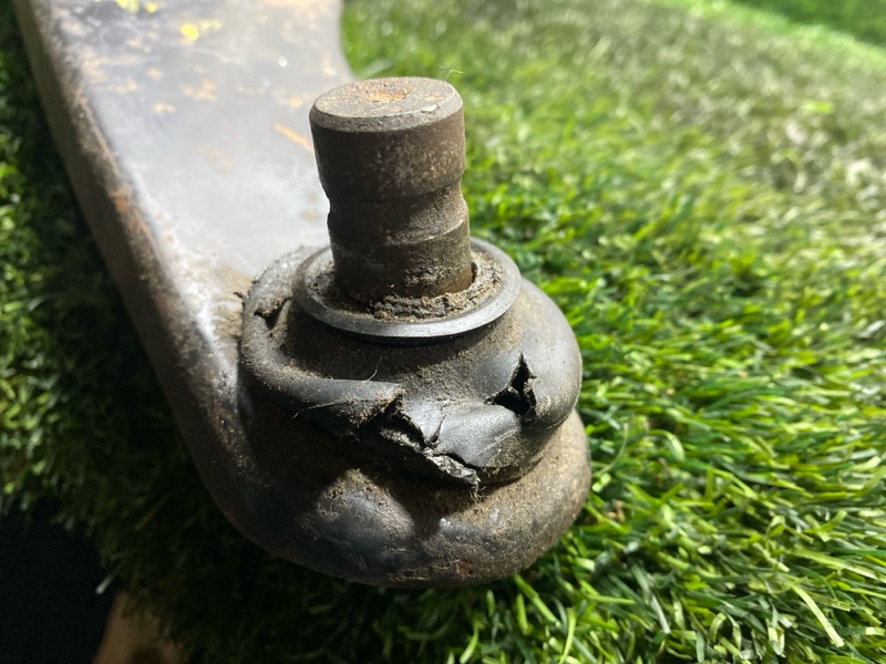 Рычаг нижний, 2500 рублей, Пешки