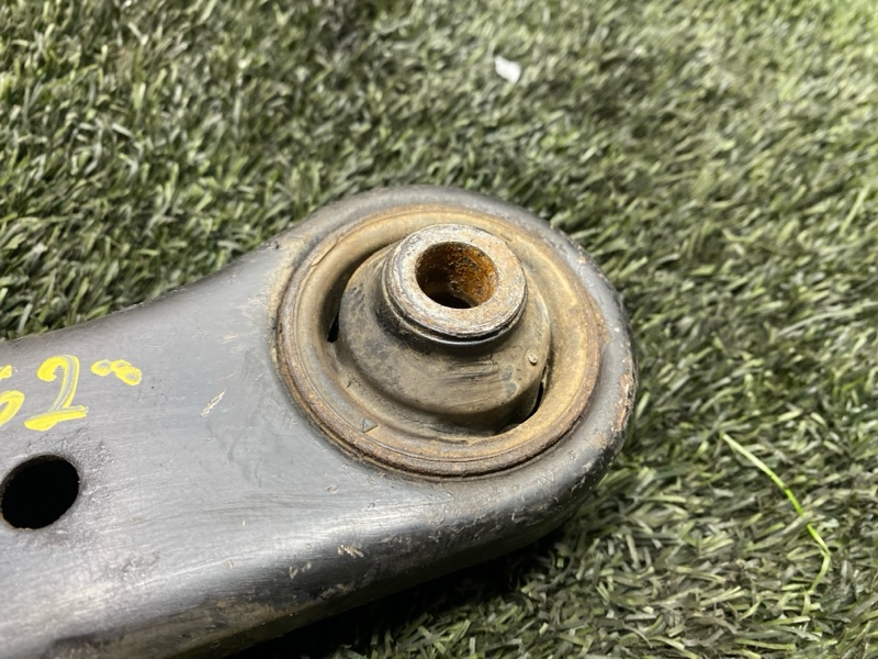 Рычаг нижний, 2500 рублей, Пешки