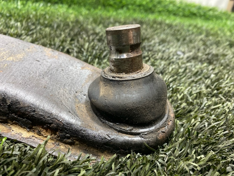 Рычаг нижний, 2500 рублей, Пешки