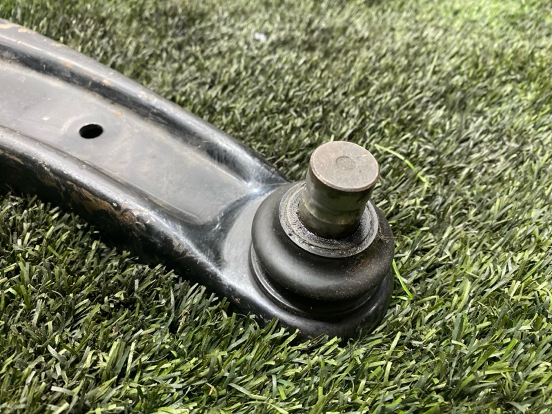 Рычаг нижний, 2500 рублей, Пешки