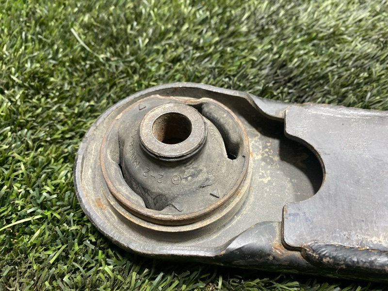 Рычаг нижний, 2500 рублей, Пешки