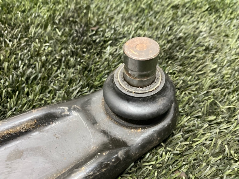 Рычаг нижний, 2500 рублей, Пешки