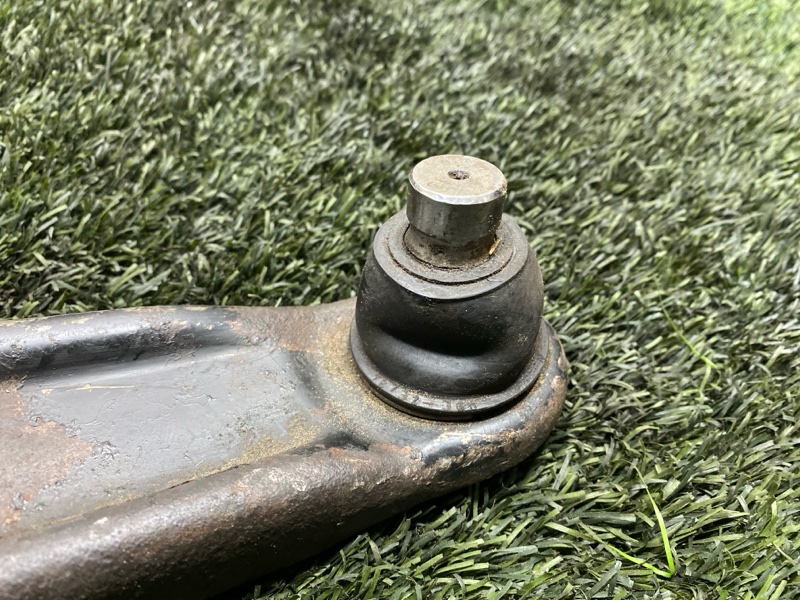 Рычаг нижний, 2500 рублей, Пешки