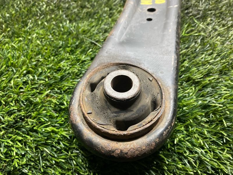 Рычаг нижний, 2500 рублей, Пешки