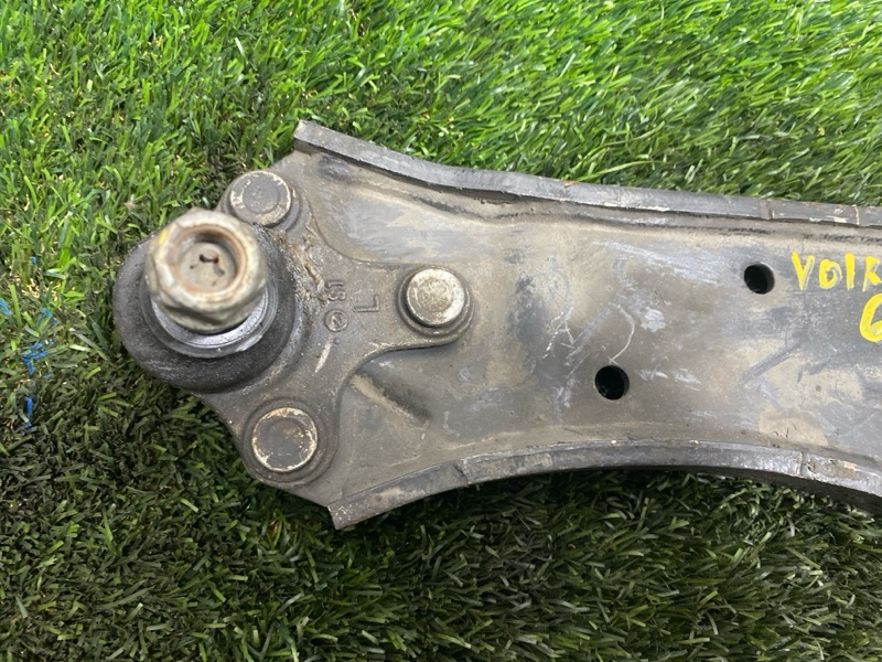 Рычаг нижний, 2000 рублей, Пешки