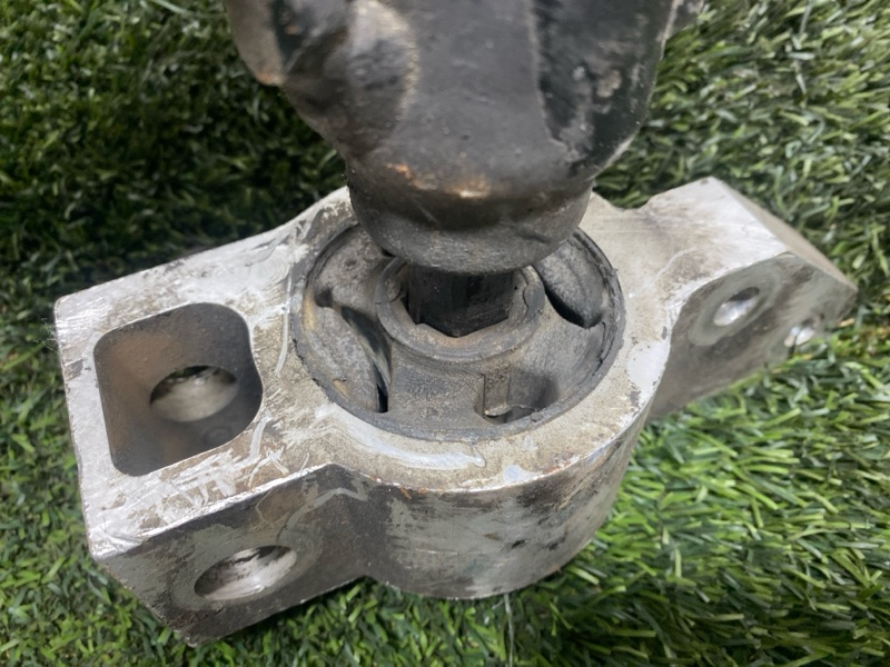 Рычаг нижний, 2000 рублей, Пешки