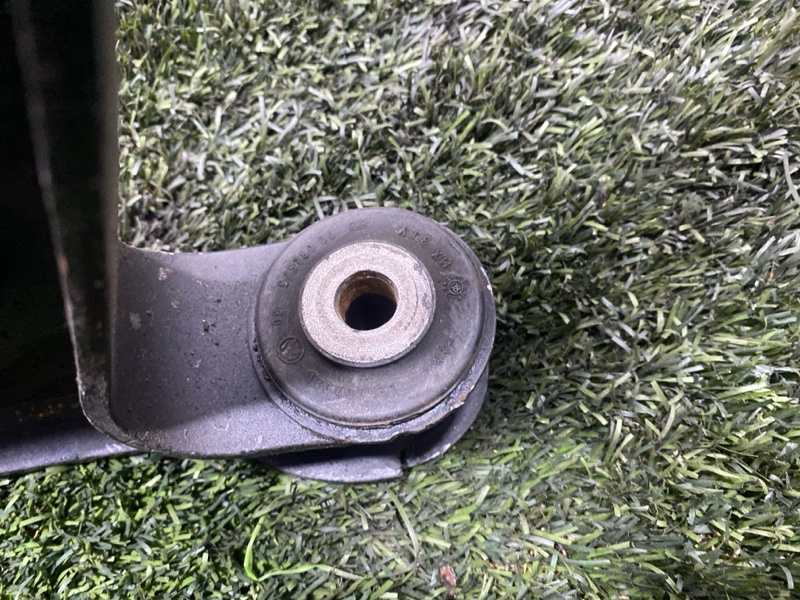 Рычаг нижний, 2000 рублей, Пешки