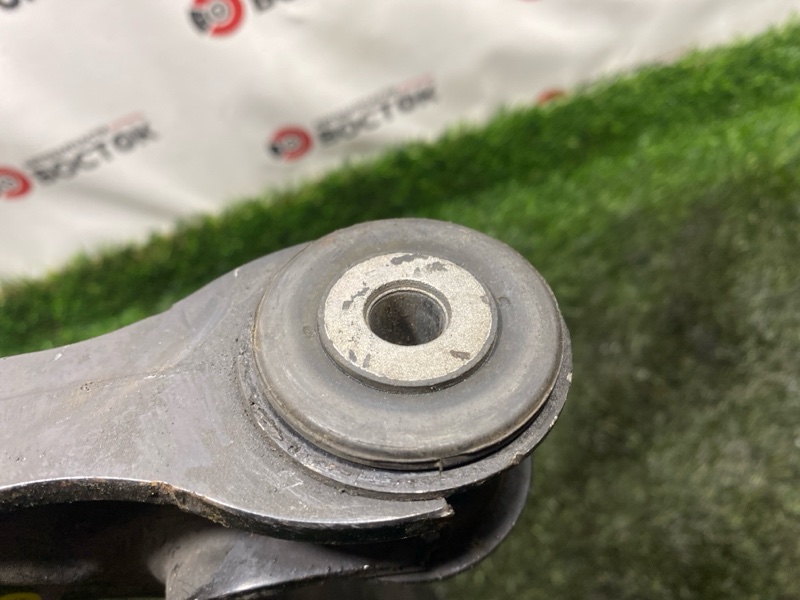 Рычаг нижний, 2000 рублей, Пешки