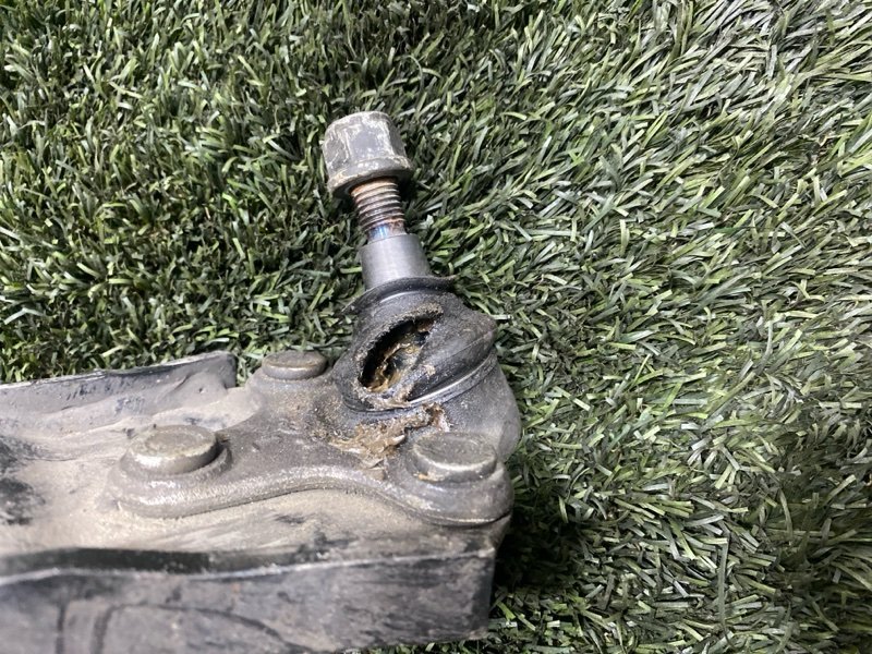 Рычаг нижний, 2000 рублей, Пешки