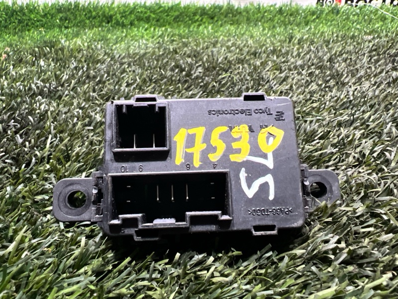 Реле, 1000 рублей, Пешки