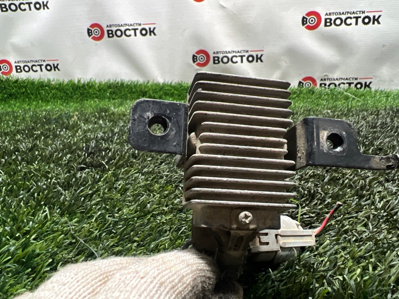 Реле, 1000 рублей, Пешки