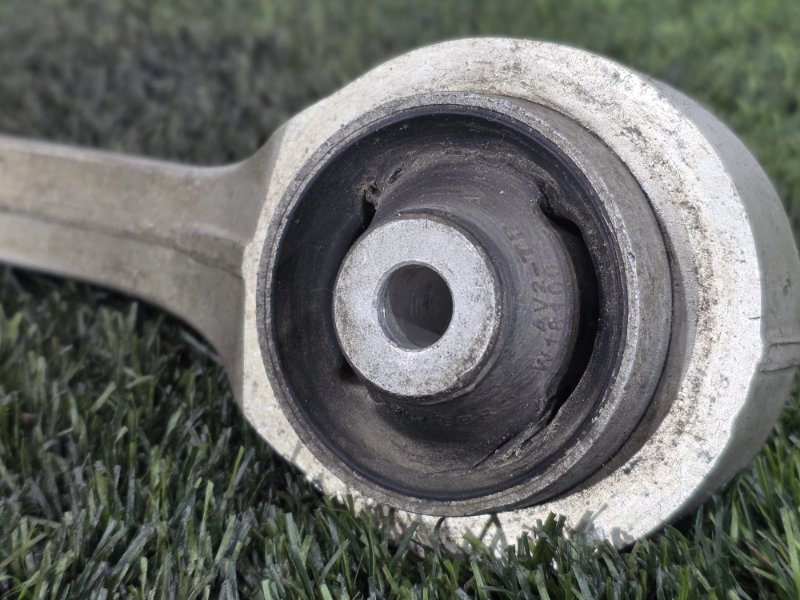 Рычаг нижний, 2000 рублей, Пешки