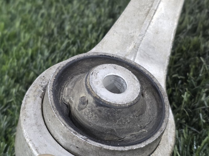 Рычаг нижний, 2000 рублей, Пешки