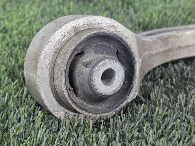 Рычаг нижний, 2000 рублей, Пешки