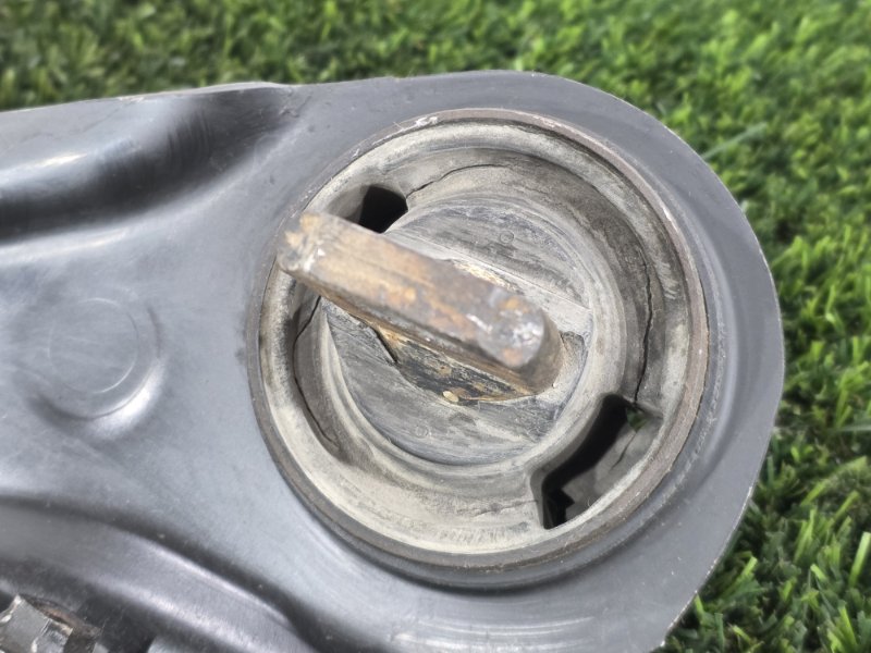 Рычаг нижний, 1500 рублей, Пешки