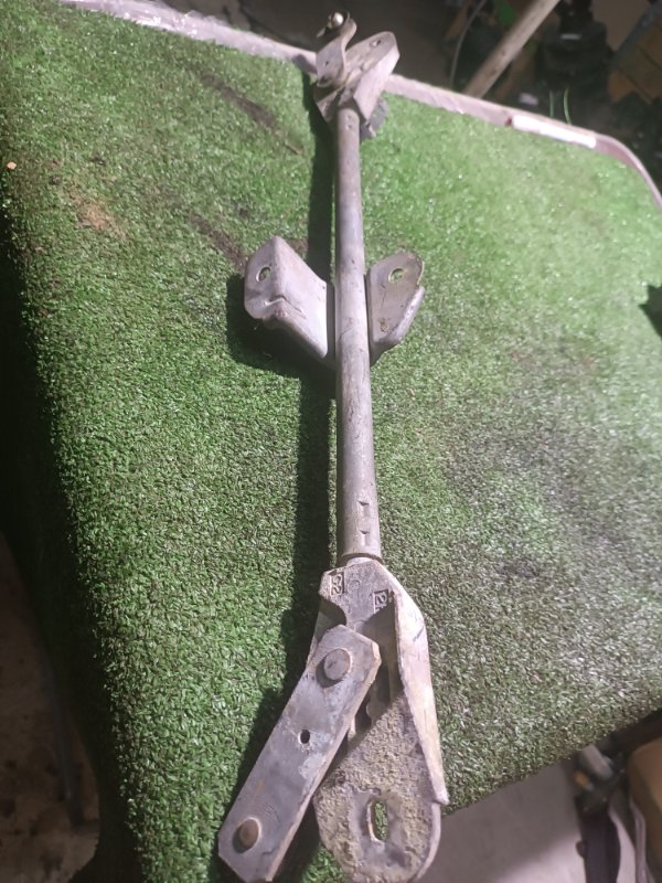 Трапеция дворников, 2000 рублей, Пешки