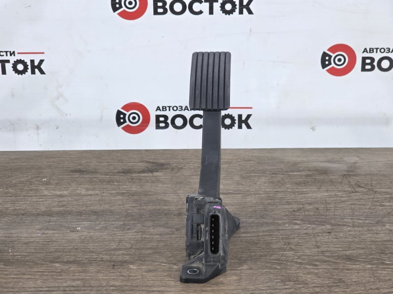 Педаль газа, 2000 рублей, Пешки