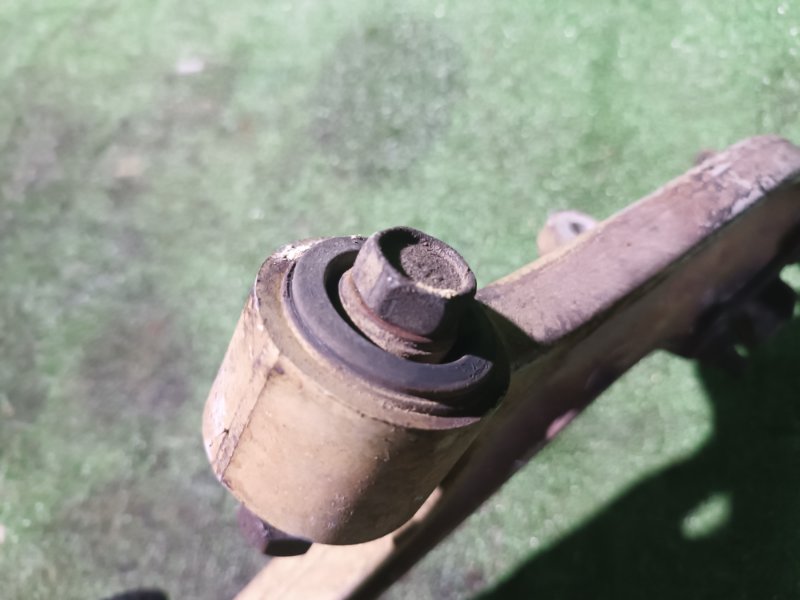 Рычаг нижний, 5000 рублей, Пешки