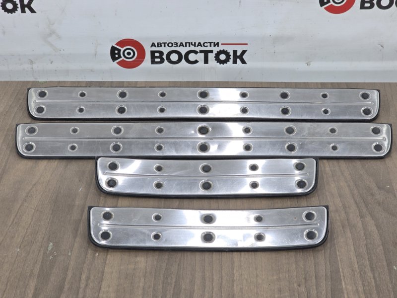 Накладка на порог салона, 3000 рублей, Пешки