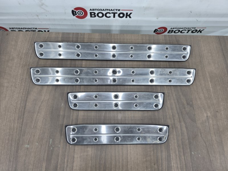 Накладка на порог салона, 3000 рублей, Пешки