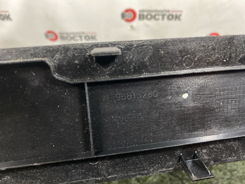 Декоративная крышка двигателя, 1000 рублей, Пешки