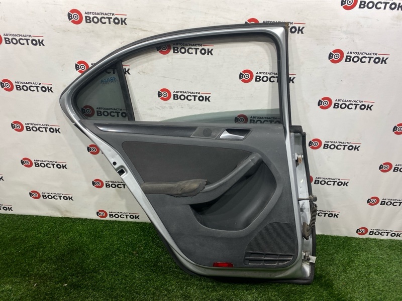 Дверь, 30000 рублей, Пешки