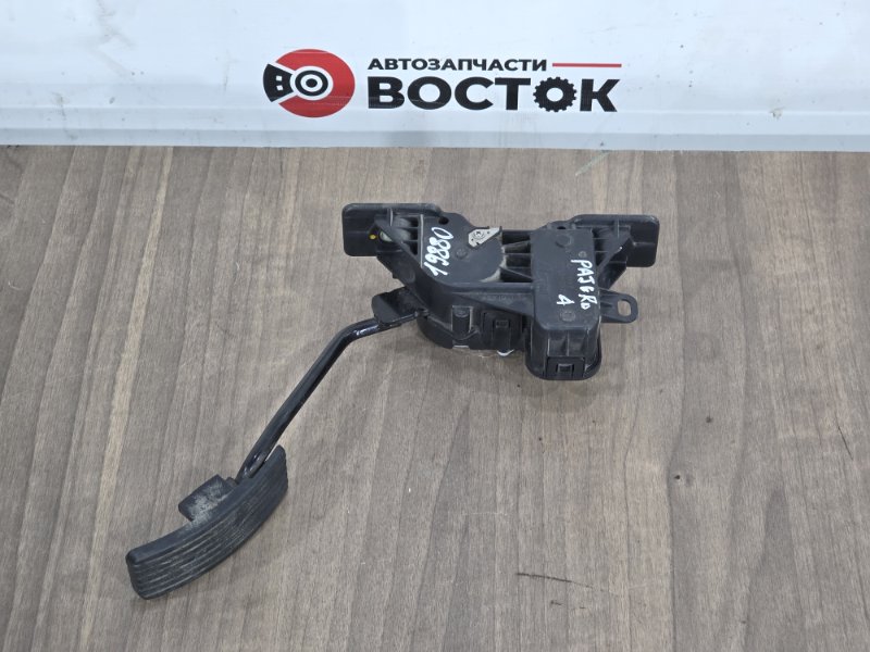 Педаль газа, 2000 рублей, Пешки