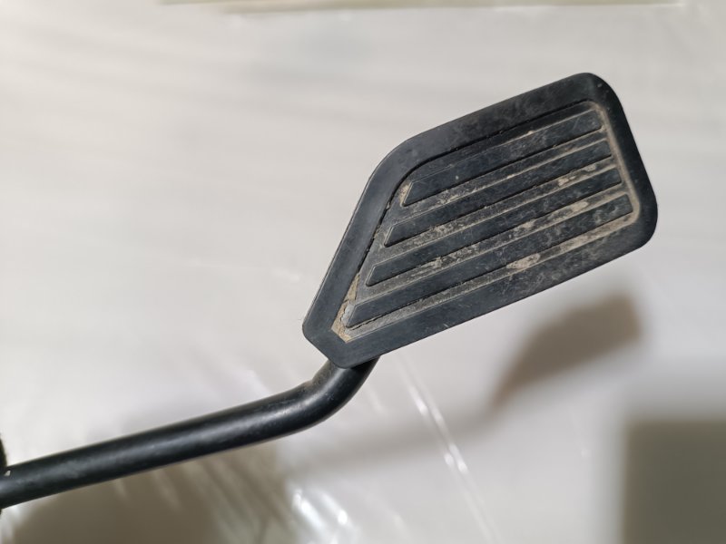 Педаль газа, 4000 рублей, Пешки