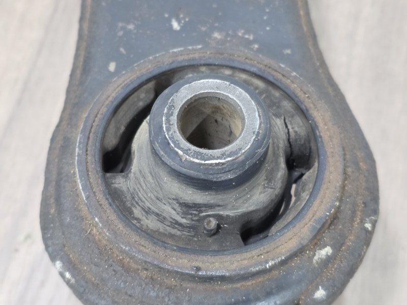 Рычаг нижний, 2500 рублей, Пешки