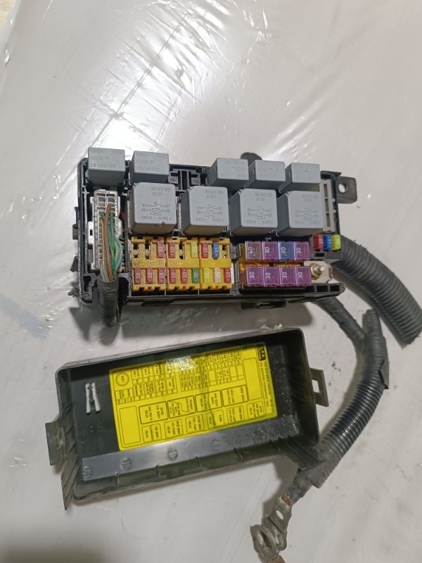 Блок предохранителей под капот, 2000 рублей, Пешки