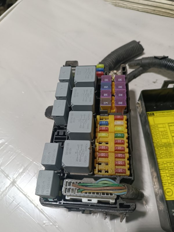 Блок предохранителей под капот, 2000 рублей, Пешки