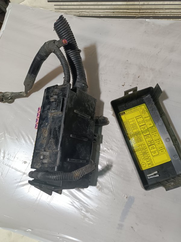 Блок предохранителей под капот, 2000 рублей, Пешки