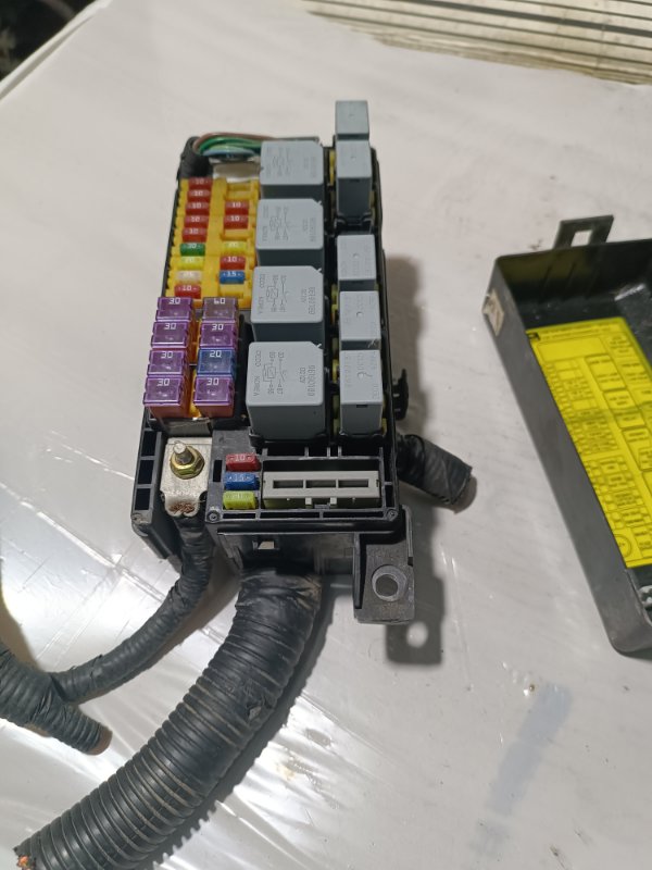 Блок предохранителей под капот, 2000 рублей, Пешки