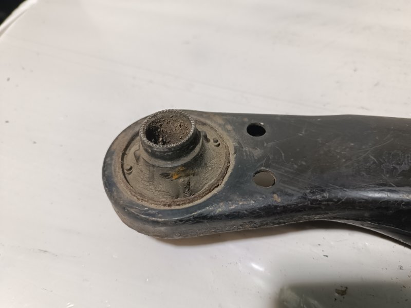 Рычаг нижний, 2000 рублей, Пешки