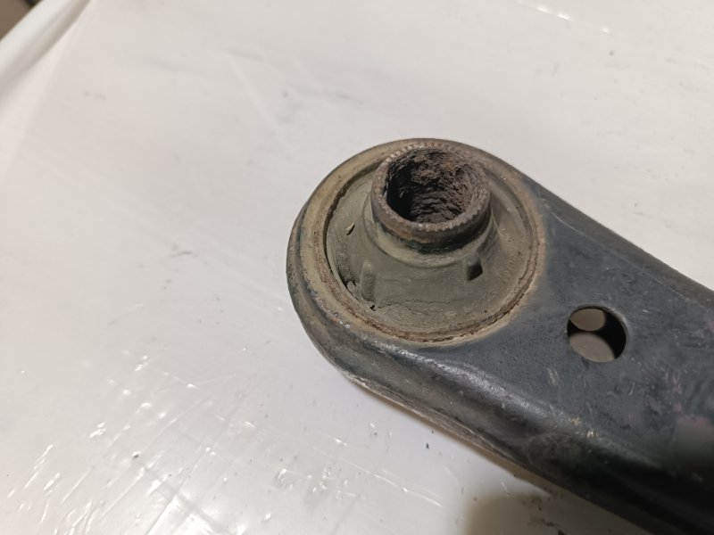 Рычаг нижний, 2000 рублей, Пешки