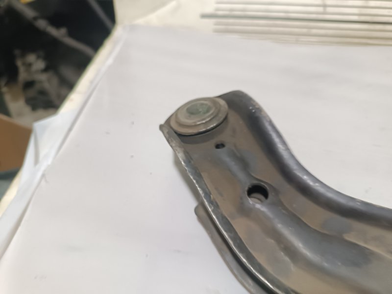 Рычаг нижний, 2000 рублей, Пешки