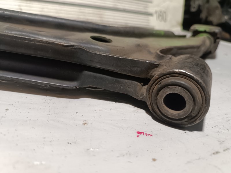 Рычаг нижний, 2000 рублей, Пешки