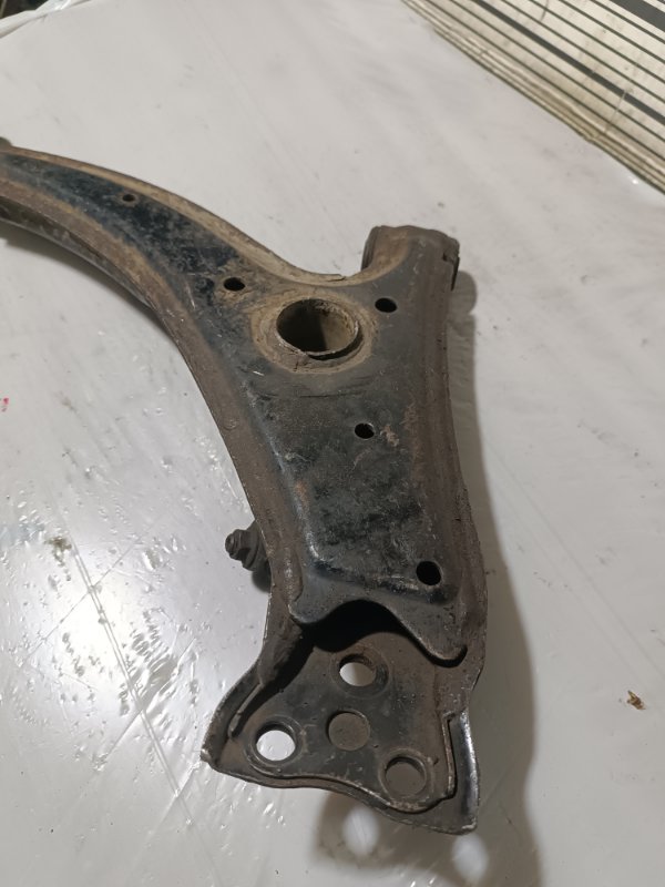 Рычаг нижний, 2000 рублей, Пешки