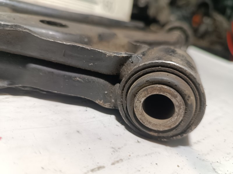 Рычаг нижний, 2000 рублей, Пешки