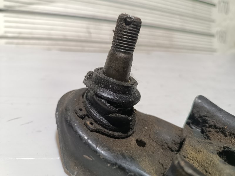 Рычаг нижний, 2000 рублей, Пешки