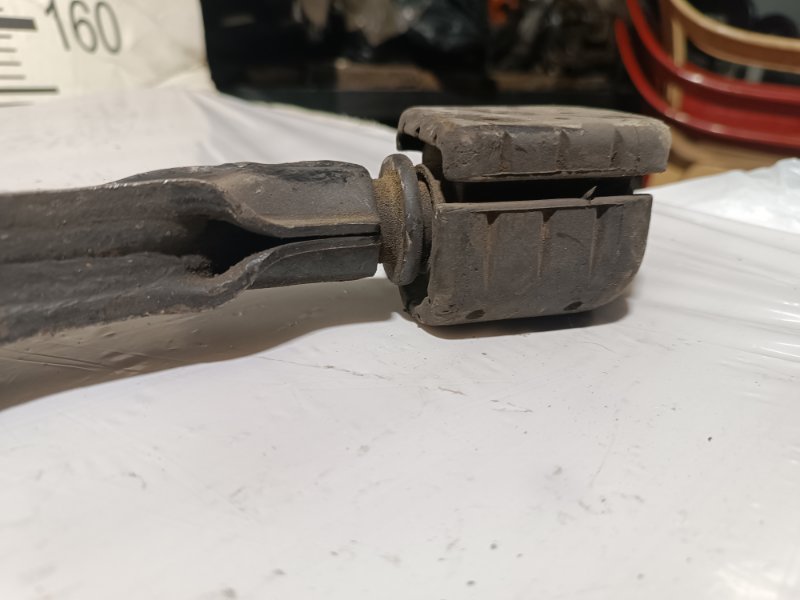 Рычаг нижний, 2000 рублей, Пешки