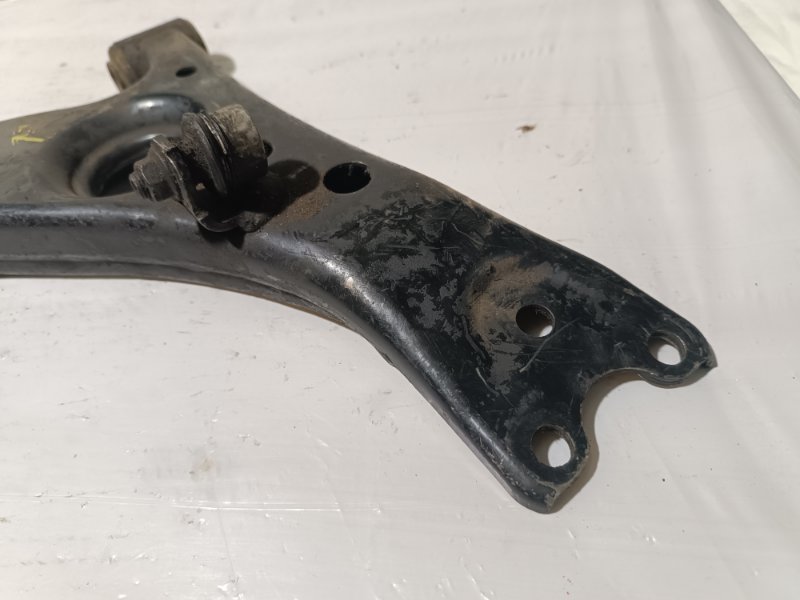 Рычаг нижний, 2000 рублей, Пешки