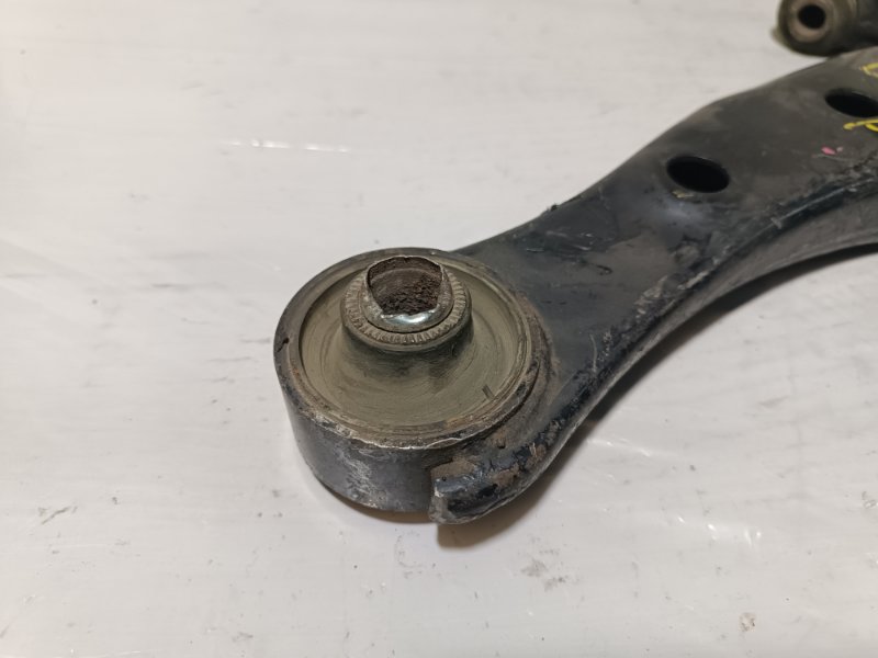 Рычаг нижний, 2000 рублей, Пешки