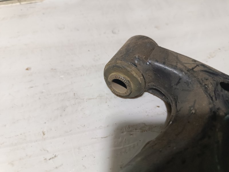 Рычаг нижний, 2000 рублей, Пешки