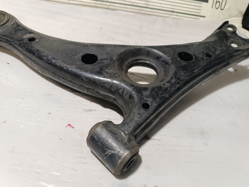 Рычаг нижний, 2000 рублей, Пешки