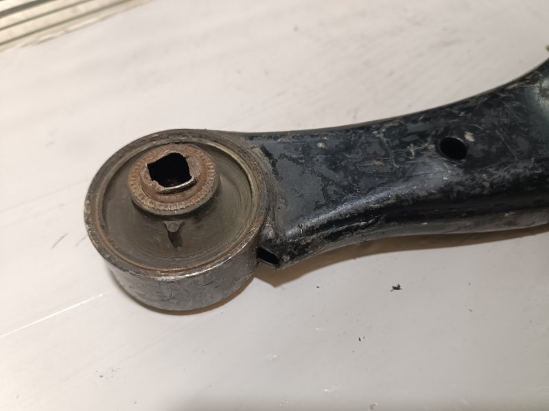 Рычаг нижний, 2000 рублей, Пешки