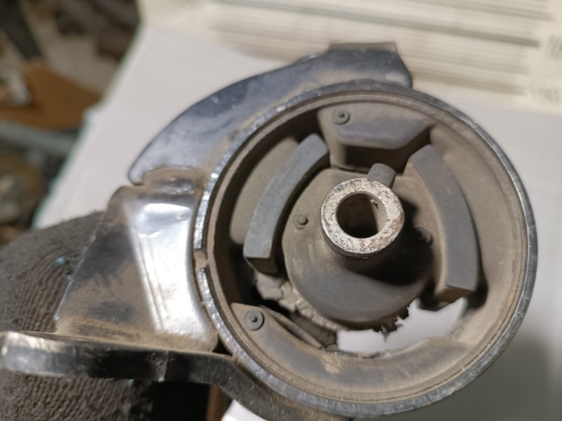 Подушка двигателя, 2500 рублей, Пешки