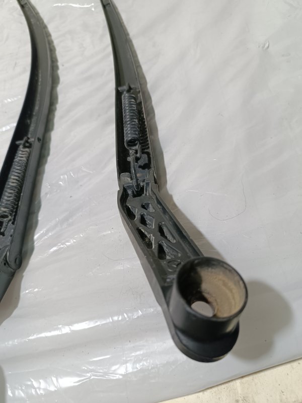 Поводок стеклоочистителя, 2000 рублей, Пешки