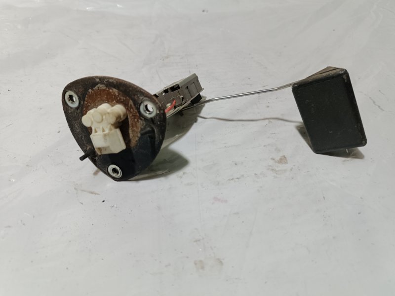 Датчик уровня топлива, 2000 рублей, Пешки