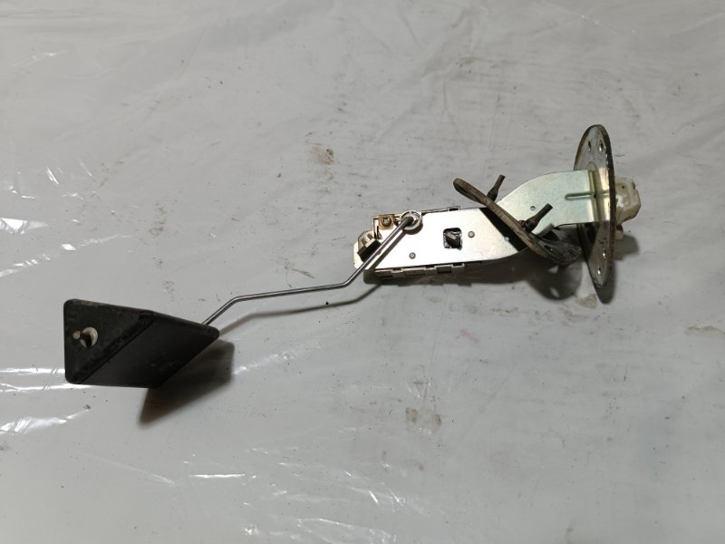 Датчик уровня топлива, 2000 рублей, Пешки